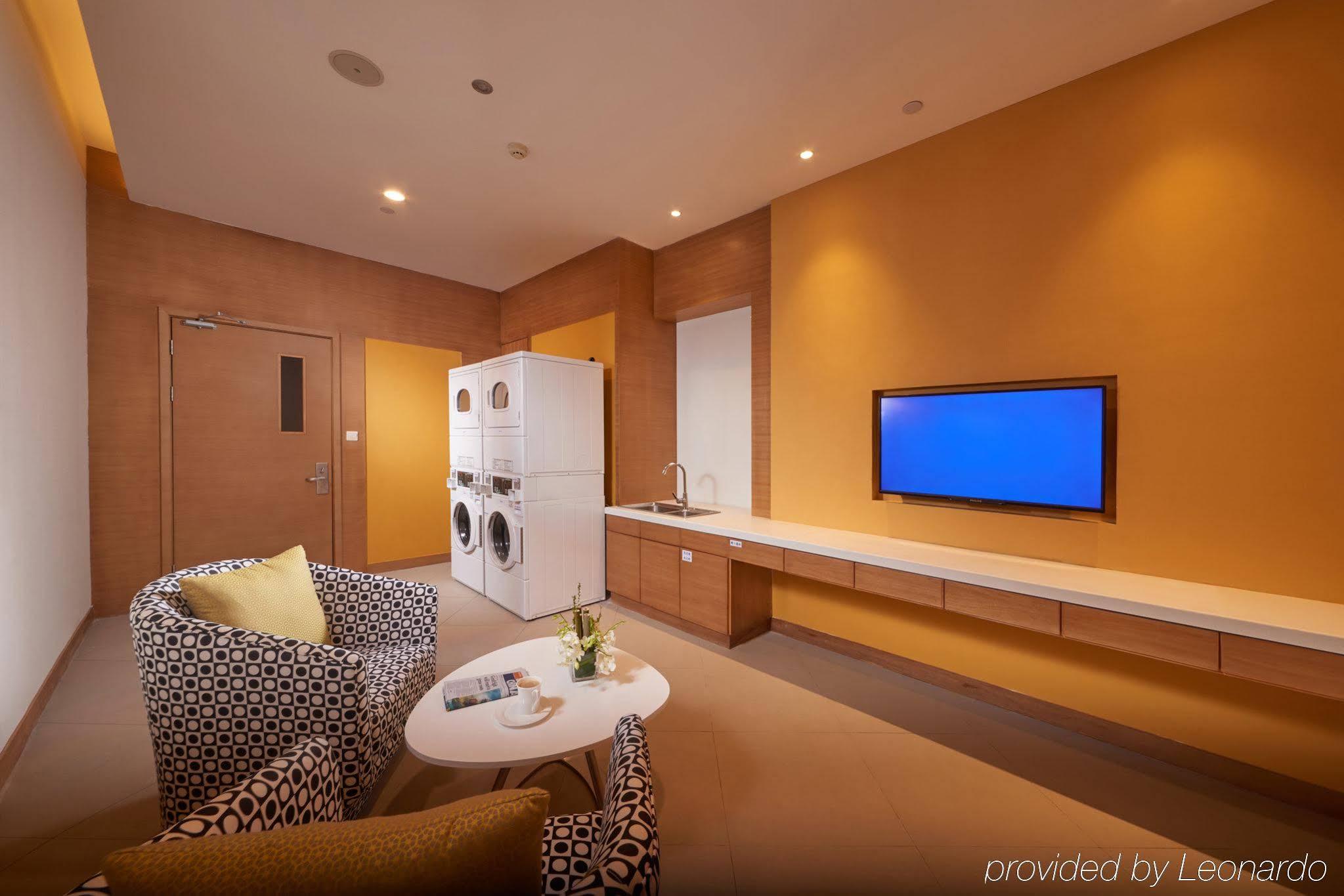 Holiday Inn Express Chengdu Huanhuaxi By Ihg-Near Jinsha Site Musem,Near Wuhou Temple Museum,Welcome Drinks,Free Gym,Free Self-Service Laundry Extérieur photo