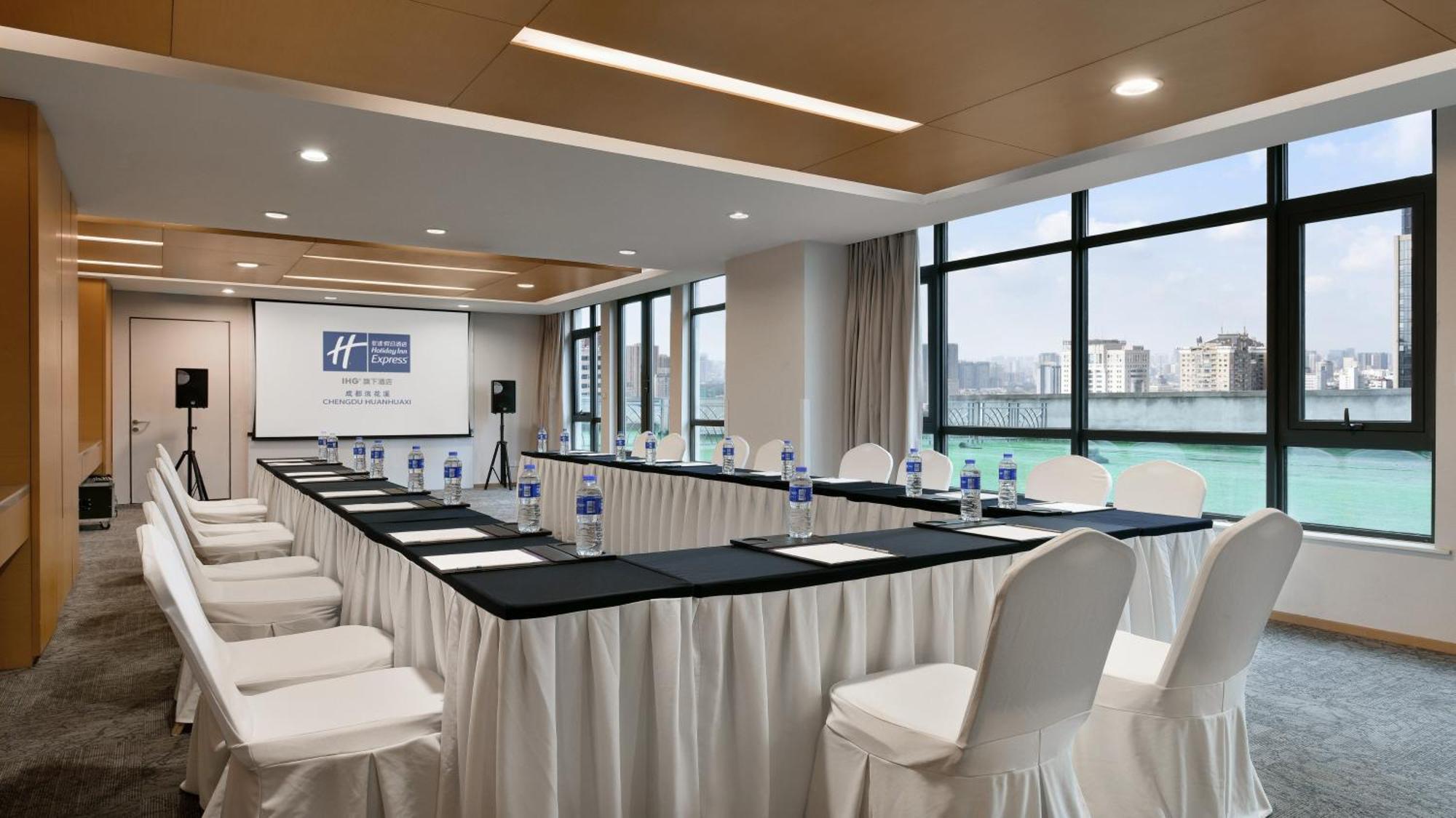 Holiday Inn Express Chengdu Huanhuaxi By Ihg-Near Jinsha Site Musem,Near Wuhou Temple Museum,Welcome Drinks,Free Gym,Free Self-Service Laundry Extérieur photo
