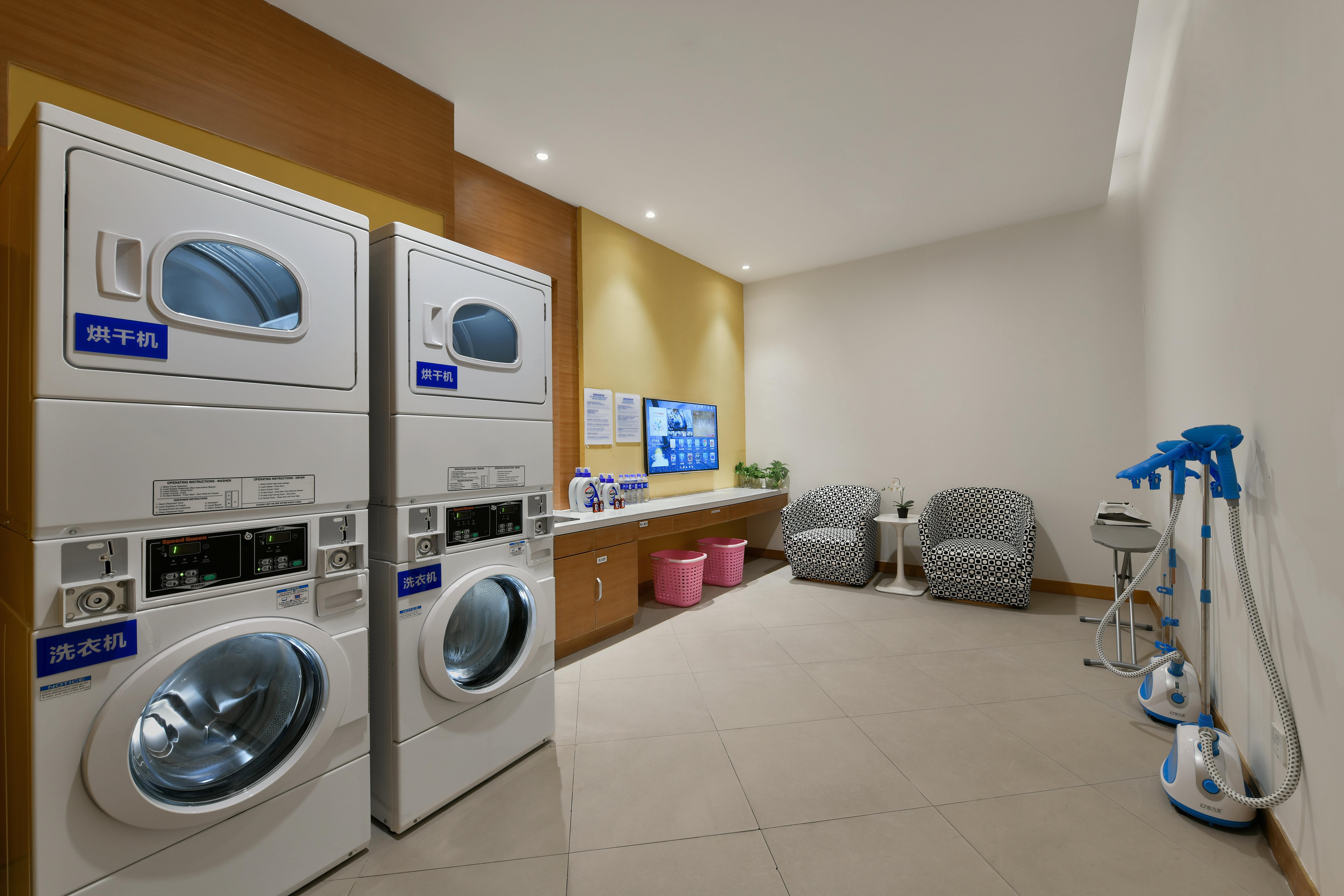 Holiday Inn Express Chengdu Huanhuaxi By Ihg-Near Jinsha Site Musem,Near Wuhou Temple Museum,Welcome Drinks,Free Gym,Free Self-Service Laundry Extérieur photo