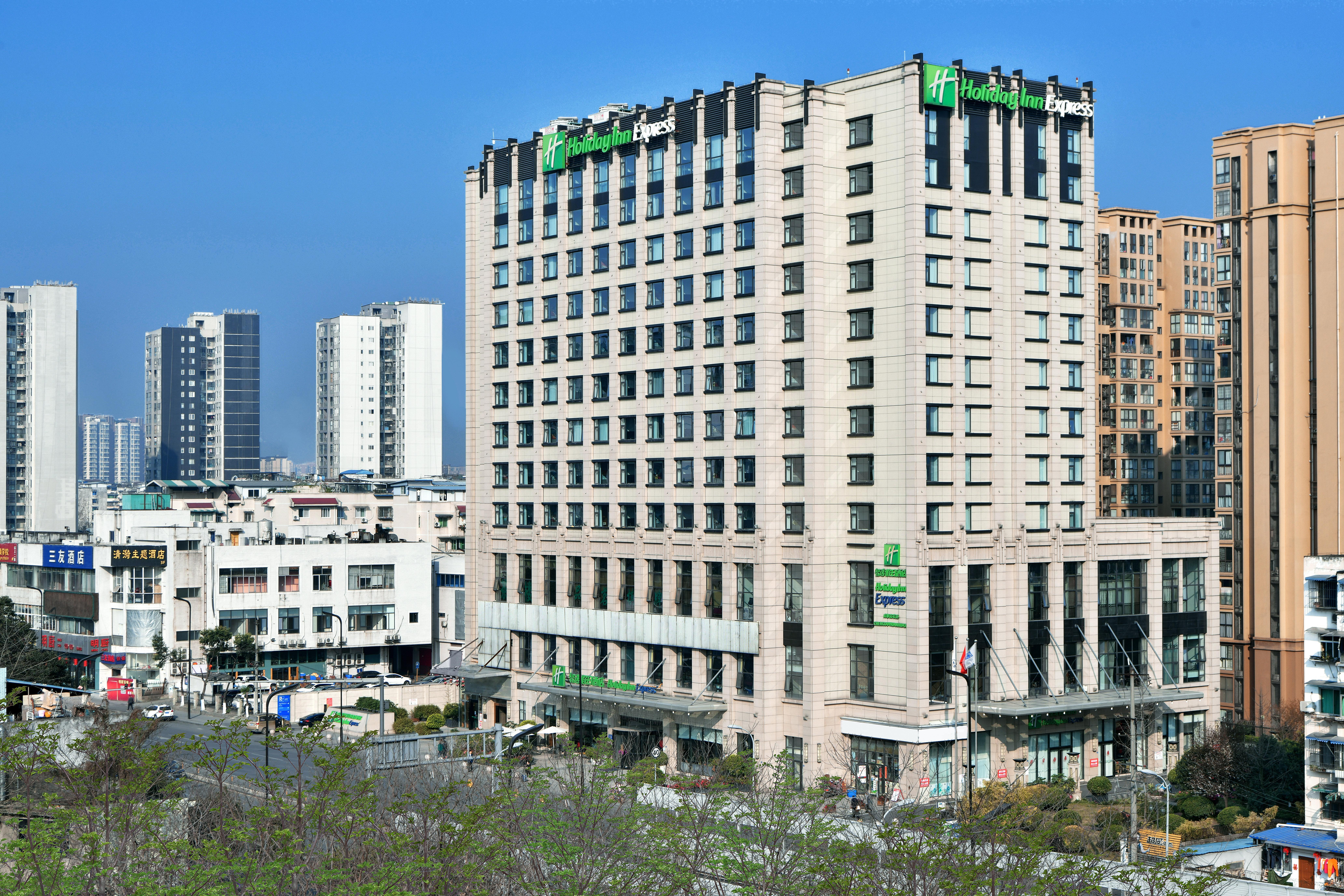 Holiday Inn Express Chengdu Huanhuaxi By Ihg-Near Jinsha Site Musem,Near Wuhou Temple Museum,Welcome Drinks,Free Gym,Free Self-Service Laundry Extérieur photo