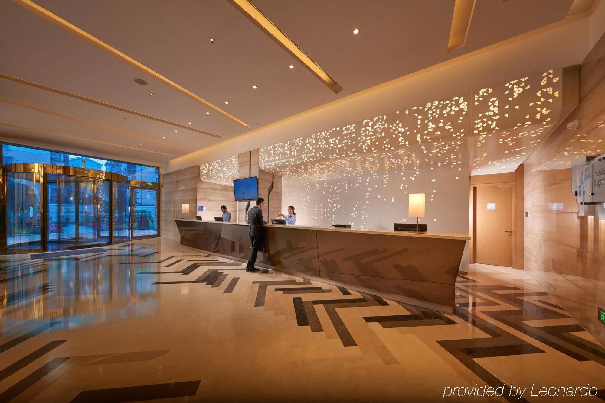 Holiday Inn Express Chengdu Huanhuaxi By Ihg-Near Jinsha Site Musem,Near Wuhou Temple Museum,Welcome Drinks,Free Gym,Free Self-Service Laundry Extérieur photo